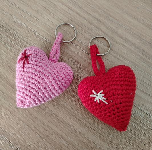 Heklani privjesak - Srčeko sa ukrasom